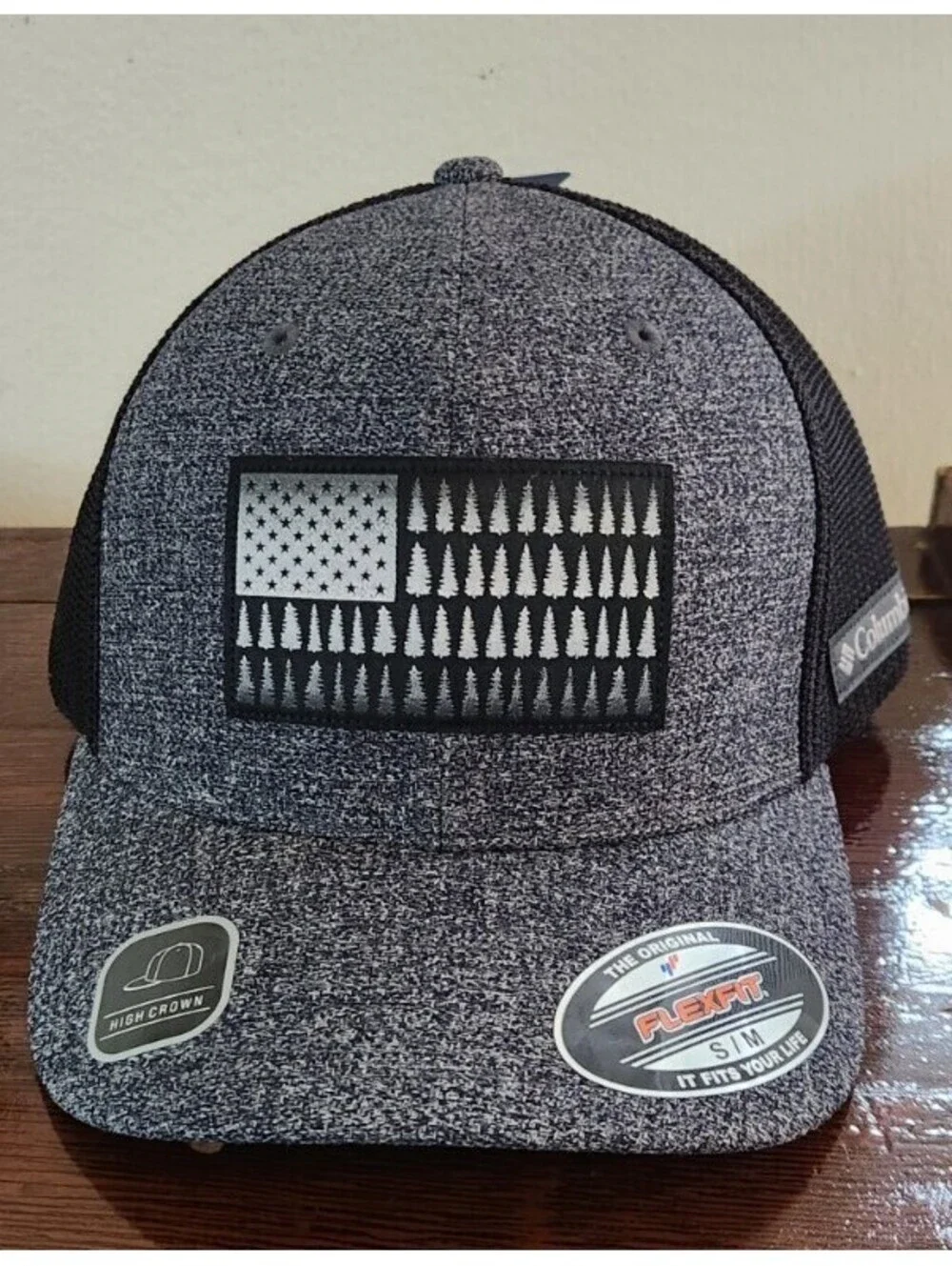 Columbia Mesh Tree Flag Flexfit Cap S/M.   Black & Gray
